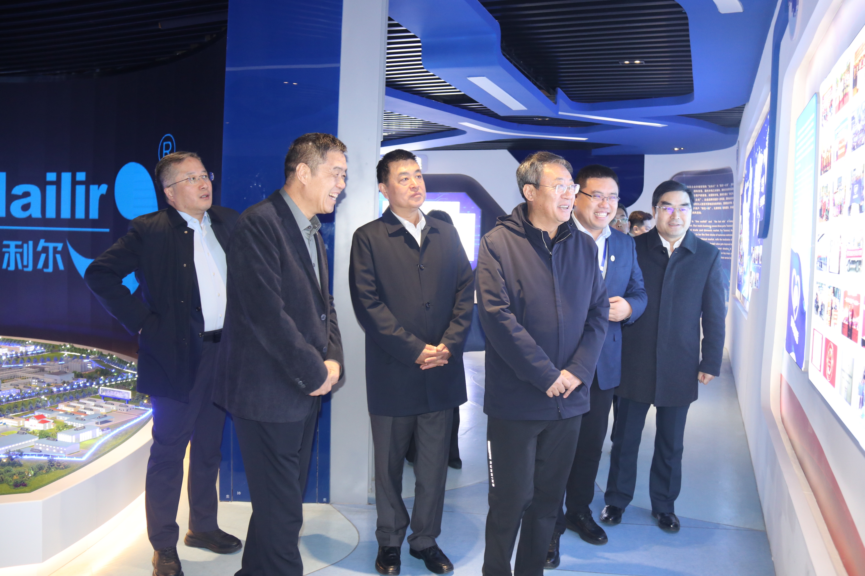 省委统战部副部长、省工商联党组书记张鲲一行来海利尔药业集团调研指导工作