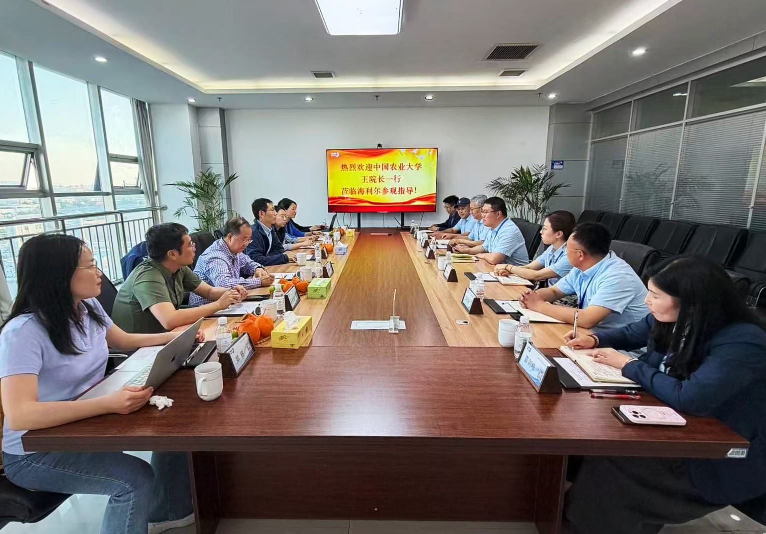 中国农业大学王鹏院长一行到海利尔参观交流